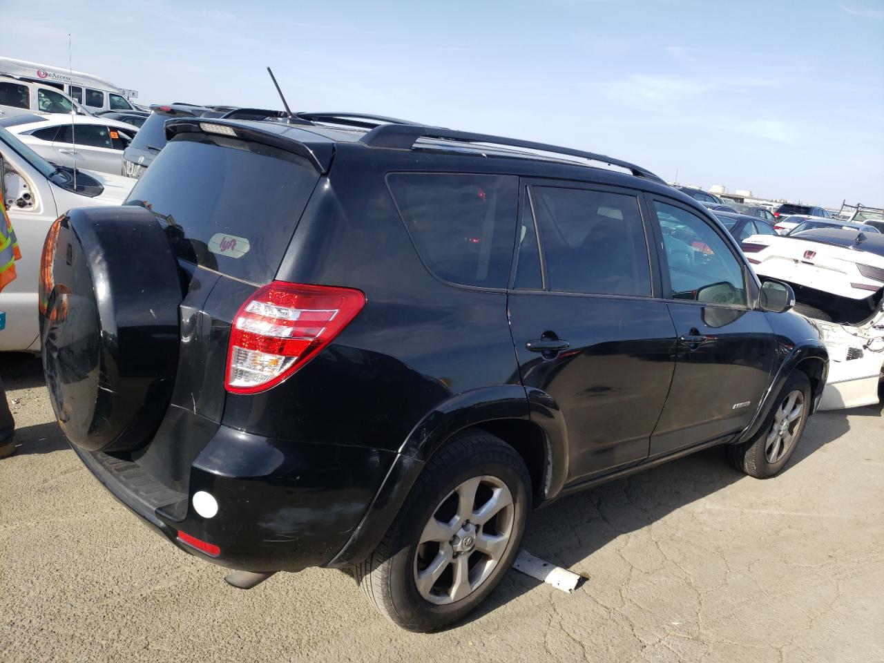 Photo 4 from auction – 2011 TOYOTA RAV4 LIMIT with VIN 2T3YF4DV6BW092129