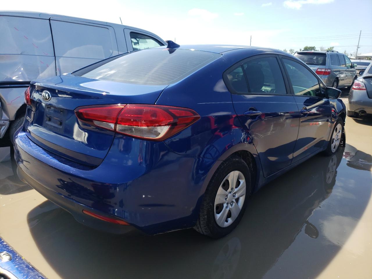 Photo 4 from auction – 2017 KIA FORTE LX with VIN 3KPFK4A74HE152809