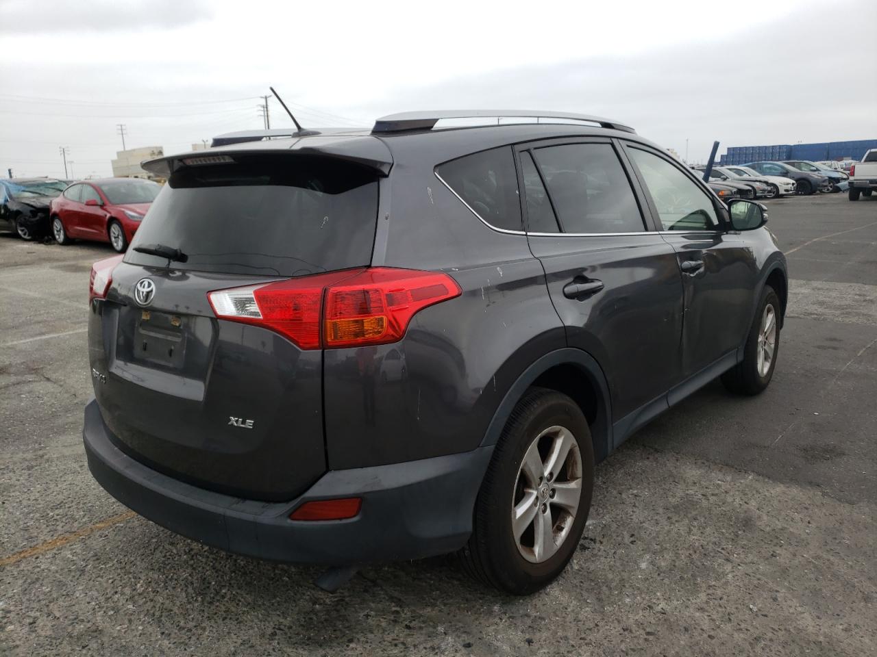 Photo 4 from auction – 2014 TOYOTA RAV4 XLE with VIN JTMWFREVXEJ009209