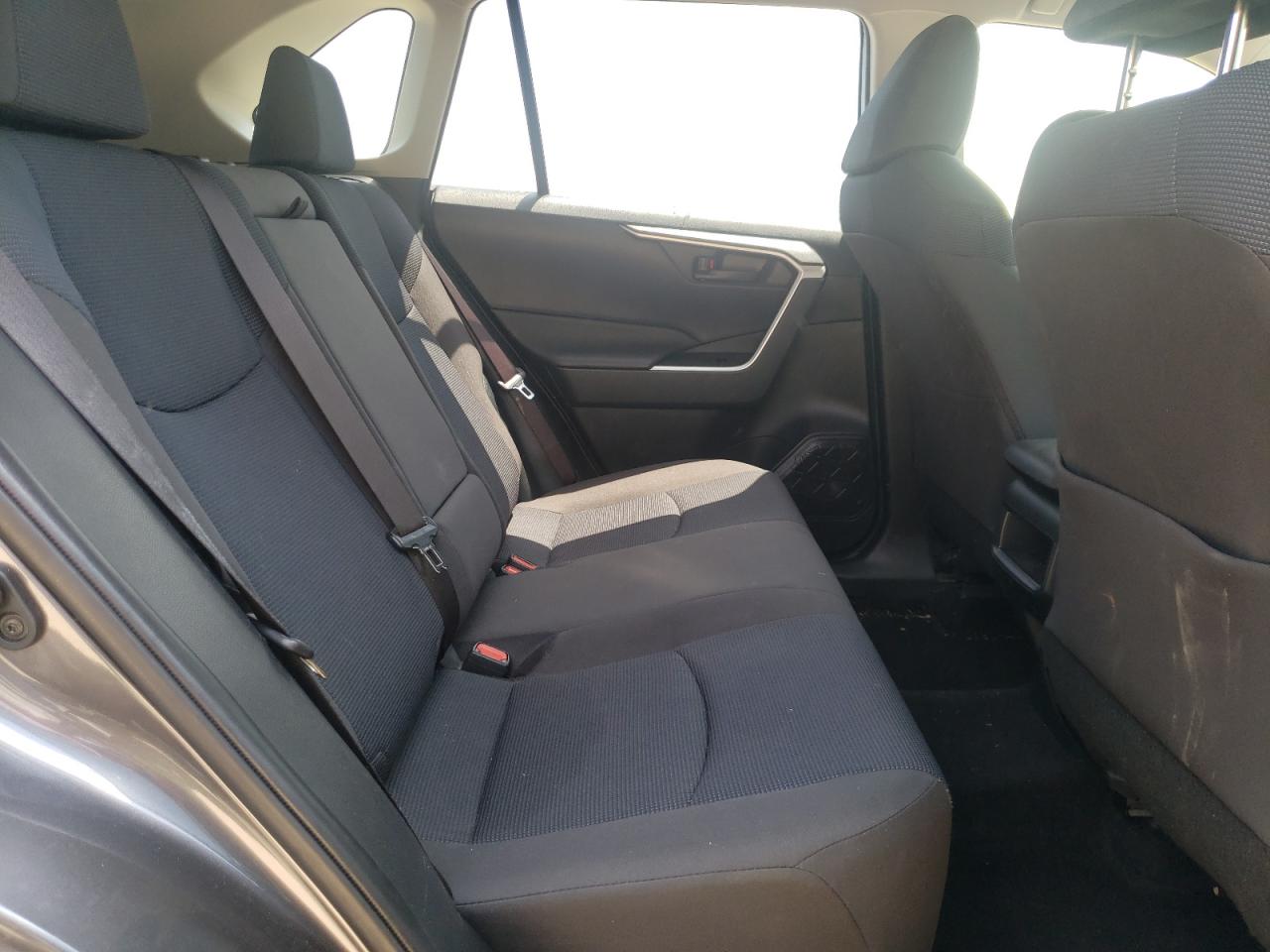 Photo 6 from auction – 2020 TOYOTA RAV4 LE with VIN JTMH1RFV7LD046929