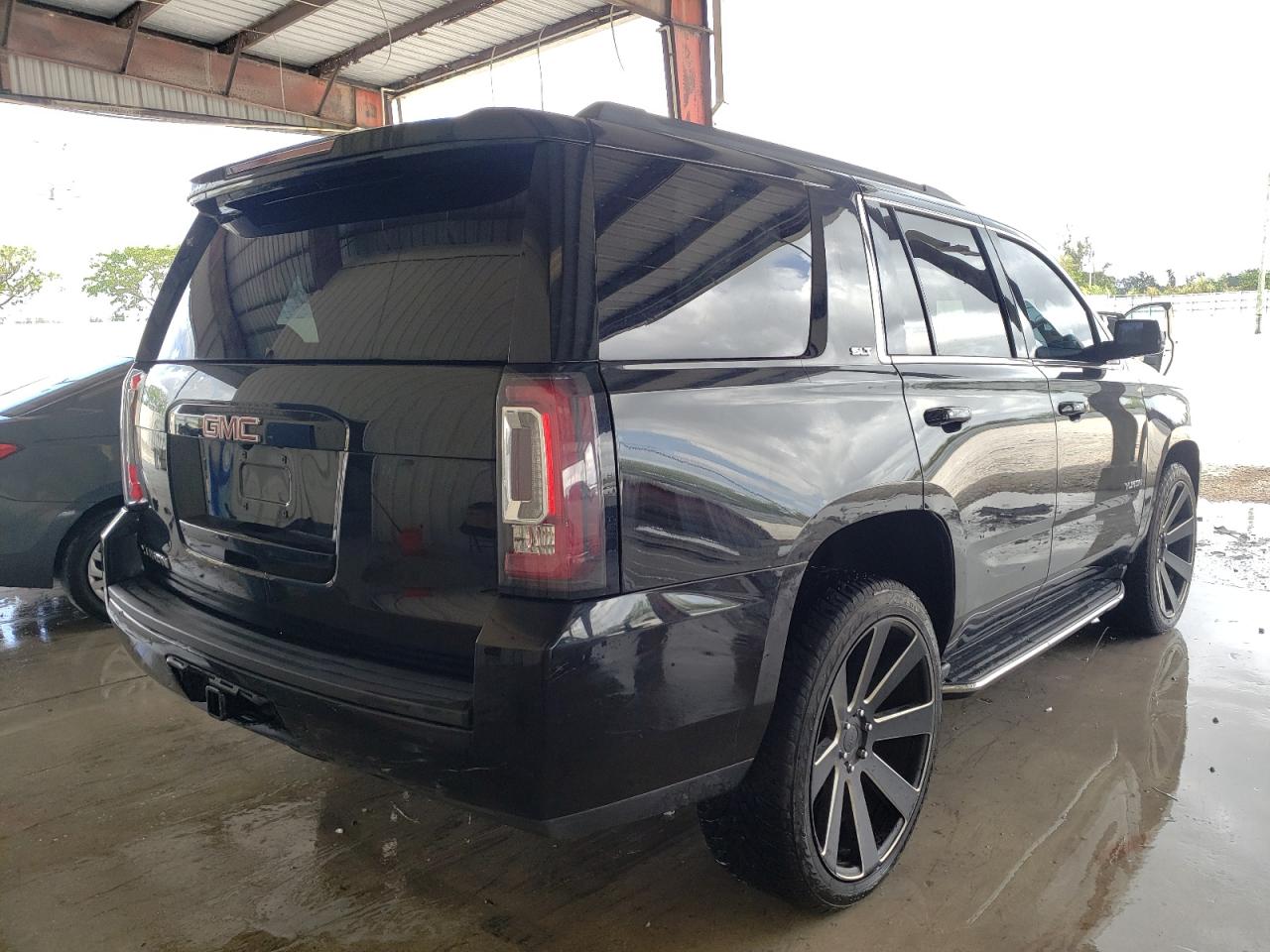 Photo 4 from auction – 2017 GMC YUKON SLT with VIN 1GKS1BKC3HR109959