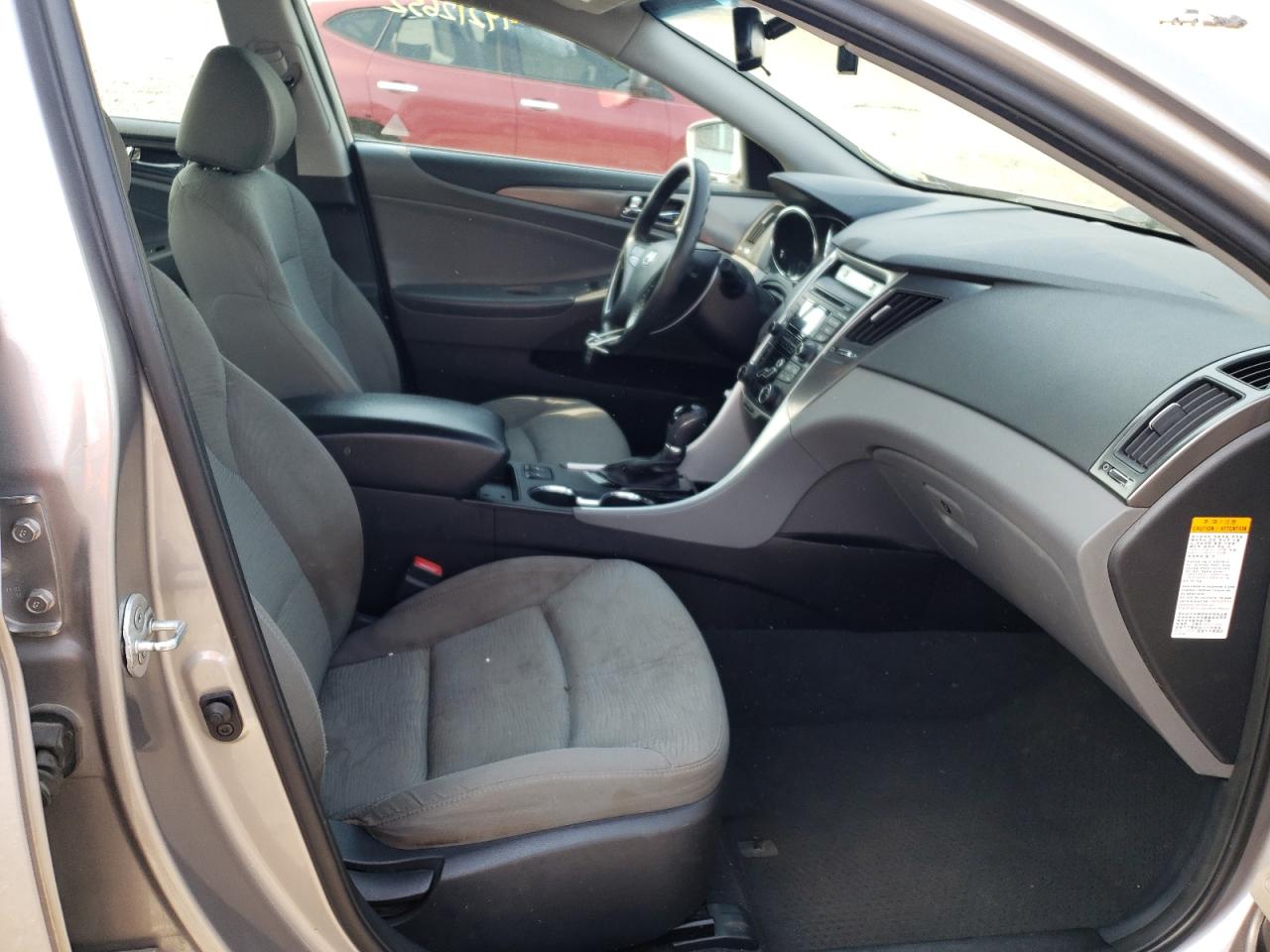Photo 5 from auction – 2013 HYUNDAI SONATA HYB with VIN KMHEC4A40DA090946