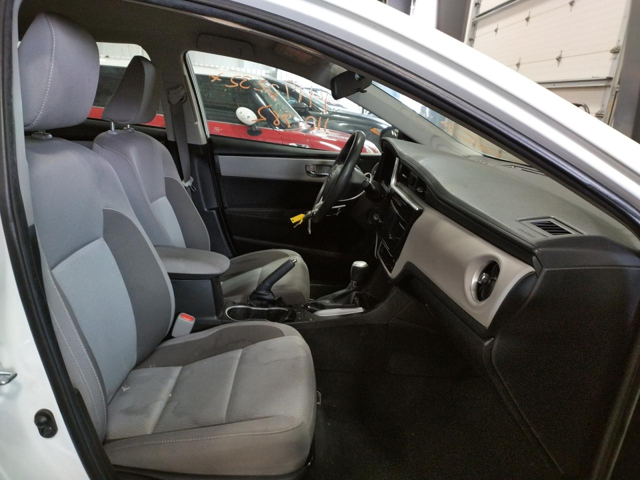 Photo 5 from auction – 2018 TOYOTA COROLLA L with VIN 5YFBURHE4JP809607