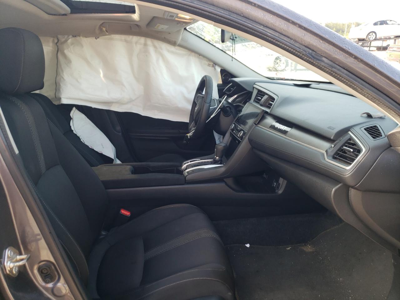 Photo 5 from auction – 2018 HONDA CIVIC EX with VIN 2HGFC2F75JH551511