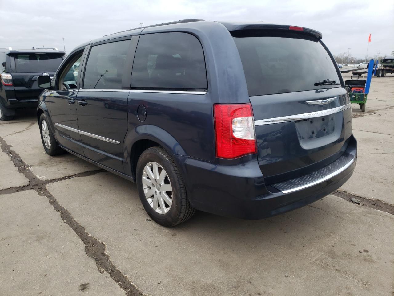 Photo 3 from auction – 2014 CHRYSLER TOWN & COU with VIN 2C4RC1BG3ER163673