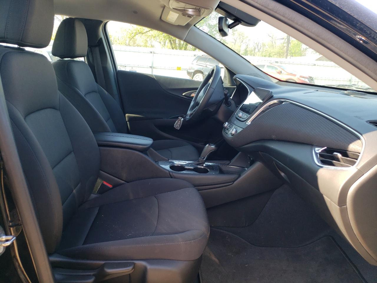 Photo 5 from auction – 2017 CHEVROLET MALIBU LT with VIN 1G1ZE5ST6HF277752