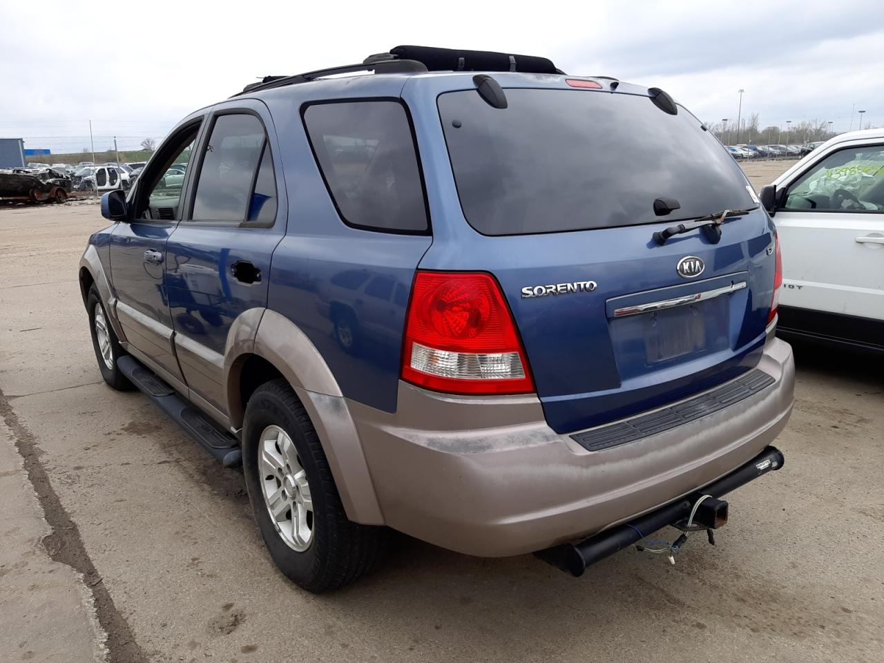 Photo 3 from auction – 2006 KIA SORENTO EX with VIN KNDJD733565551141