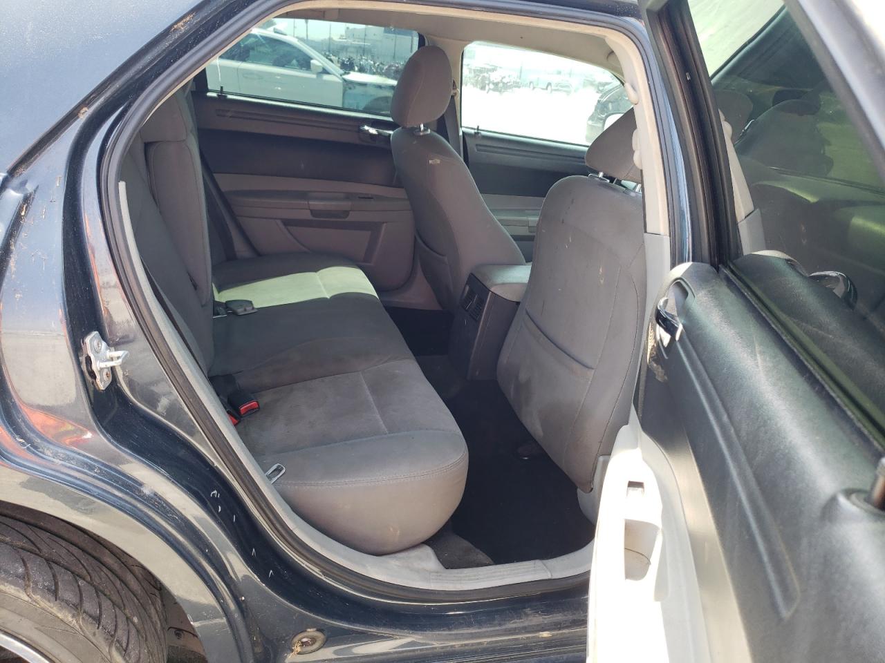 Photo 6 from auction – 2007 CHRYSLER 300 with VIN 2C3KA43R47H716160