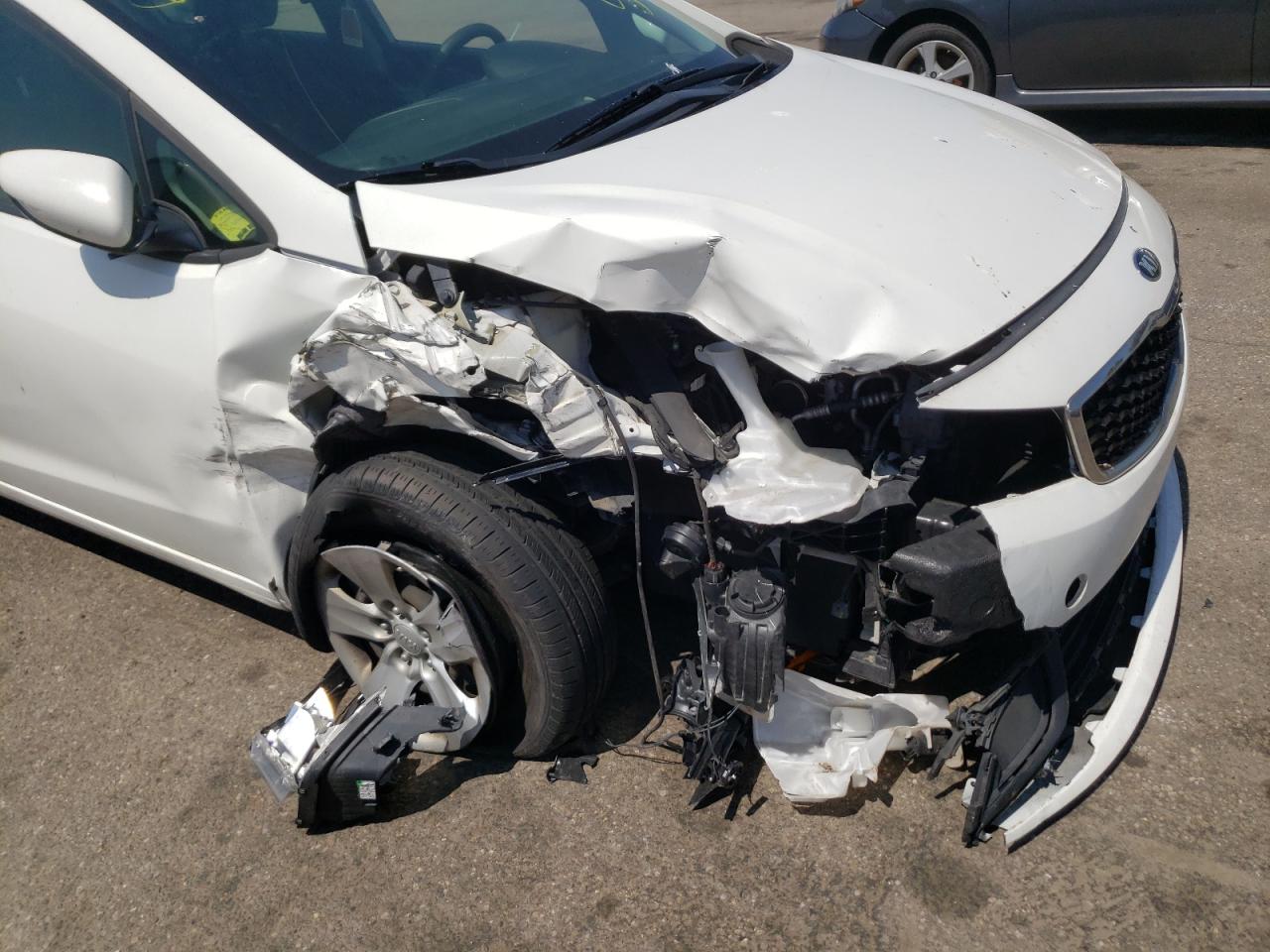 Photo 20 from auction – 2017 KIA FORTE LX with VIN 3KPFK4A78HE102513