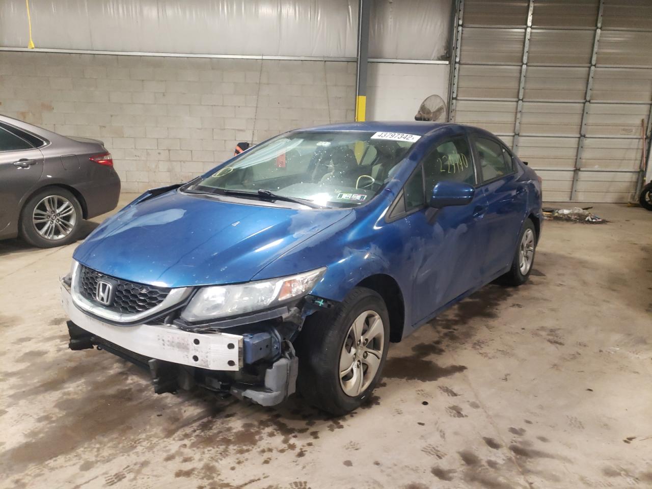Photo 2 from auction – 2015 HONDA CIVIC LX with VIN 19XFB2F5XFE206784