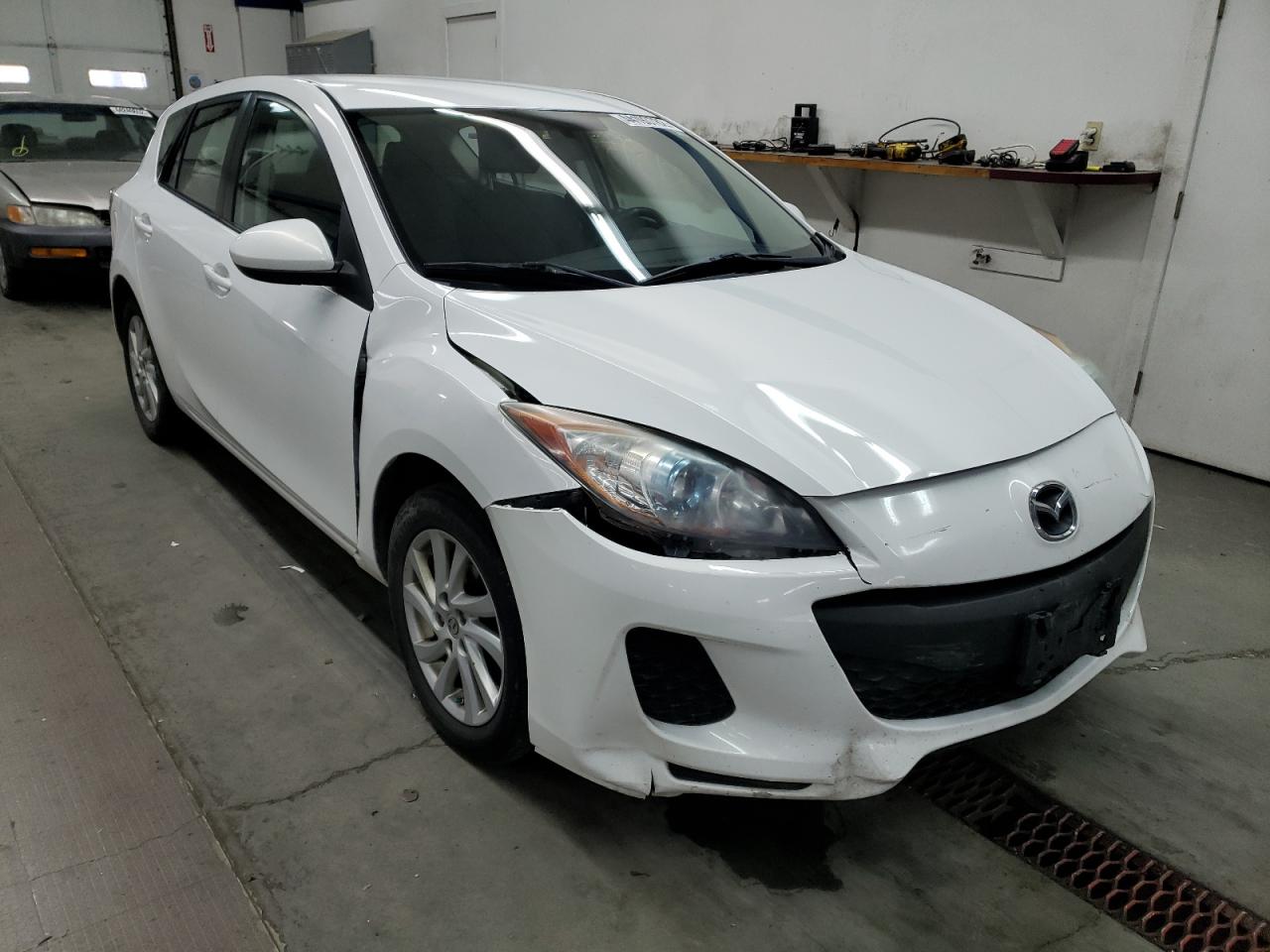 MAZDA 3 I 2012 con VIN JM1BL1L88C1572018 - Foto de la subasta
