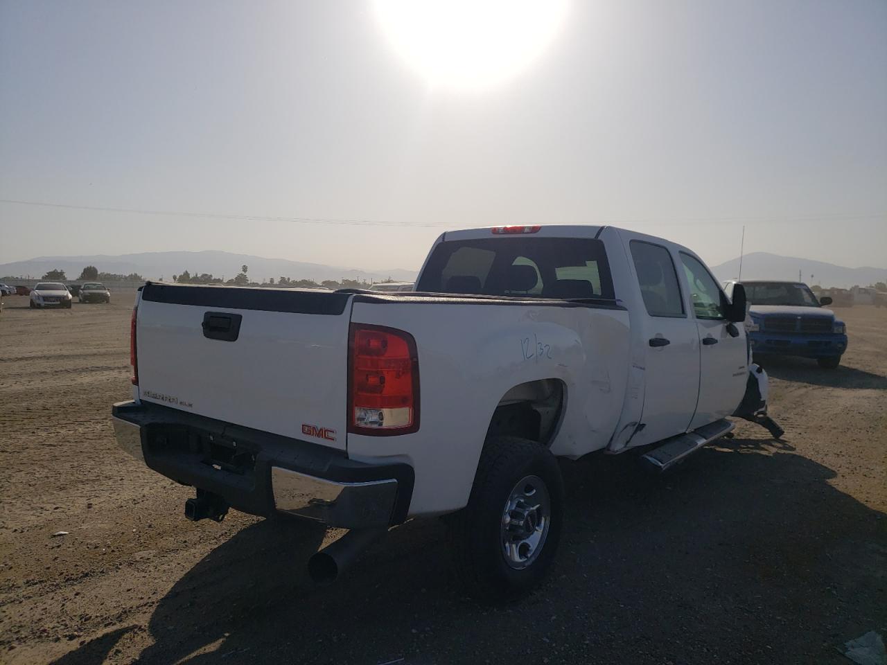 Photo 4 from auction – 2009 GMC SIERRA C25 with VIN 1GTHC53679F149331