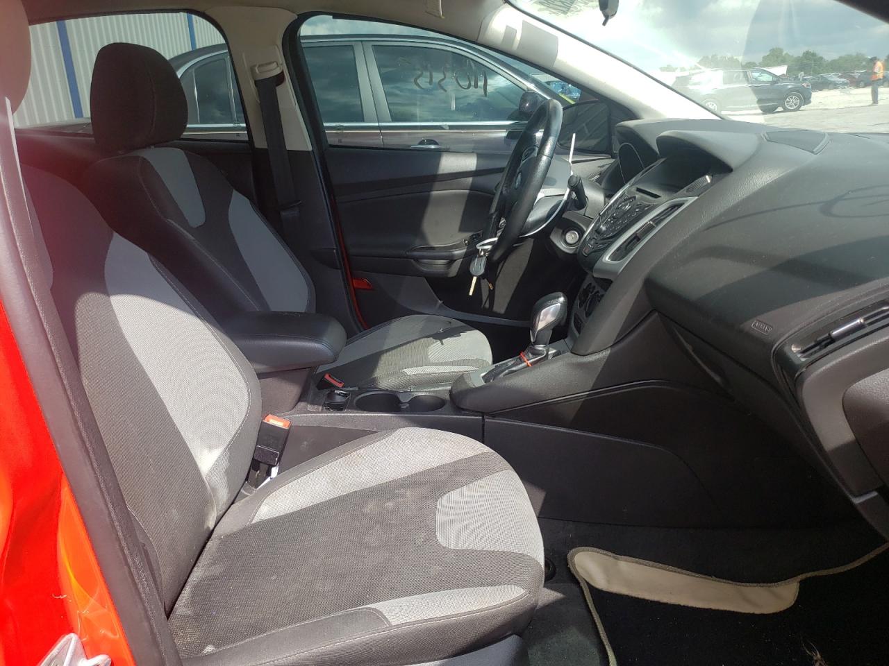 Photo 5 from auction – 2014 FORD FOCUS SE with VIN 1FADP3F27EL165238