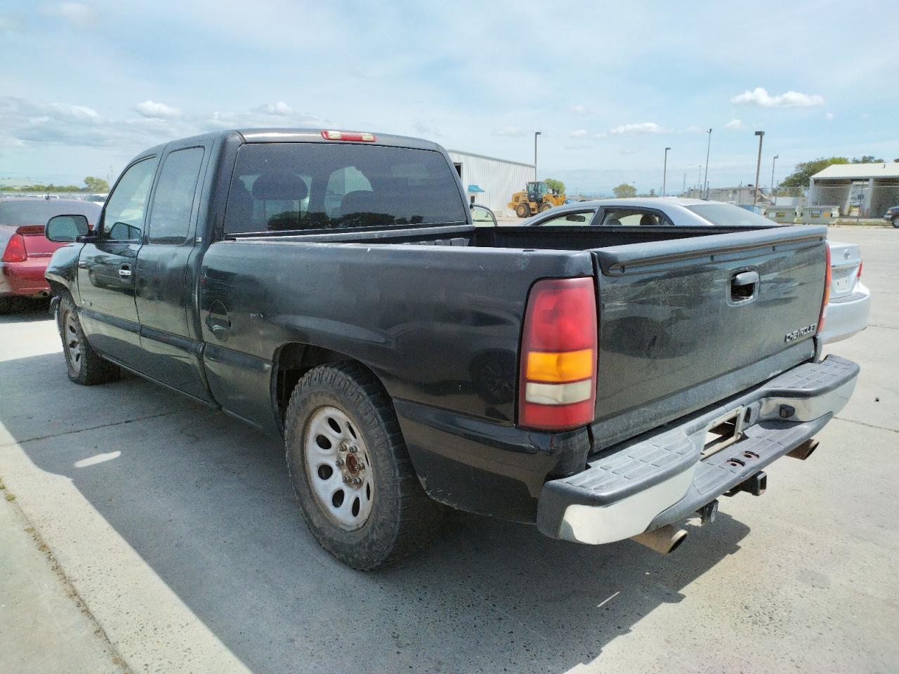 Photo 3 from auction – 2002 CHEVROLET SILVERADO with VIN 2GCEC19V421243626