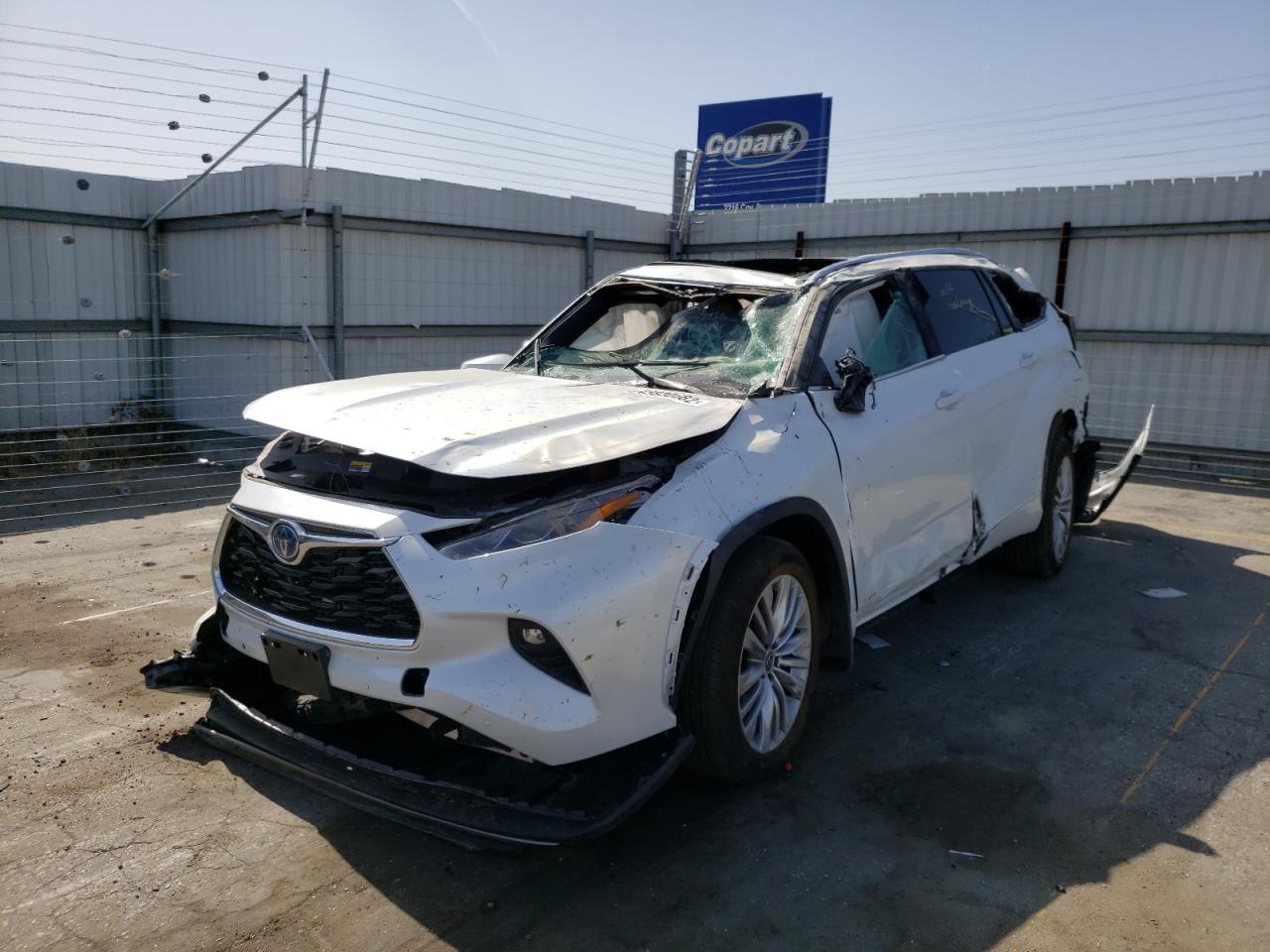 Photo 2 from auction – 2022 TOYOTA HIGHLANDER with VIN 5TDEBRCH6NS084710