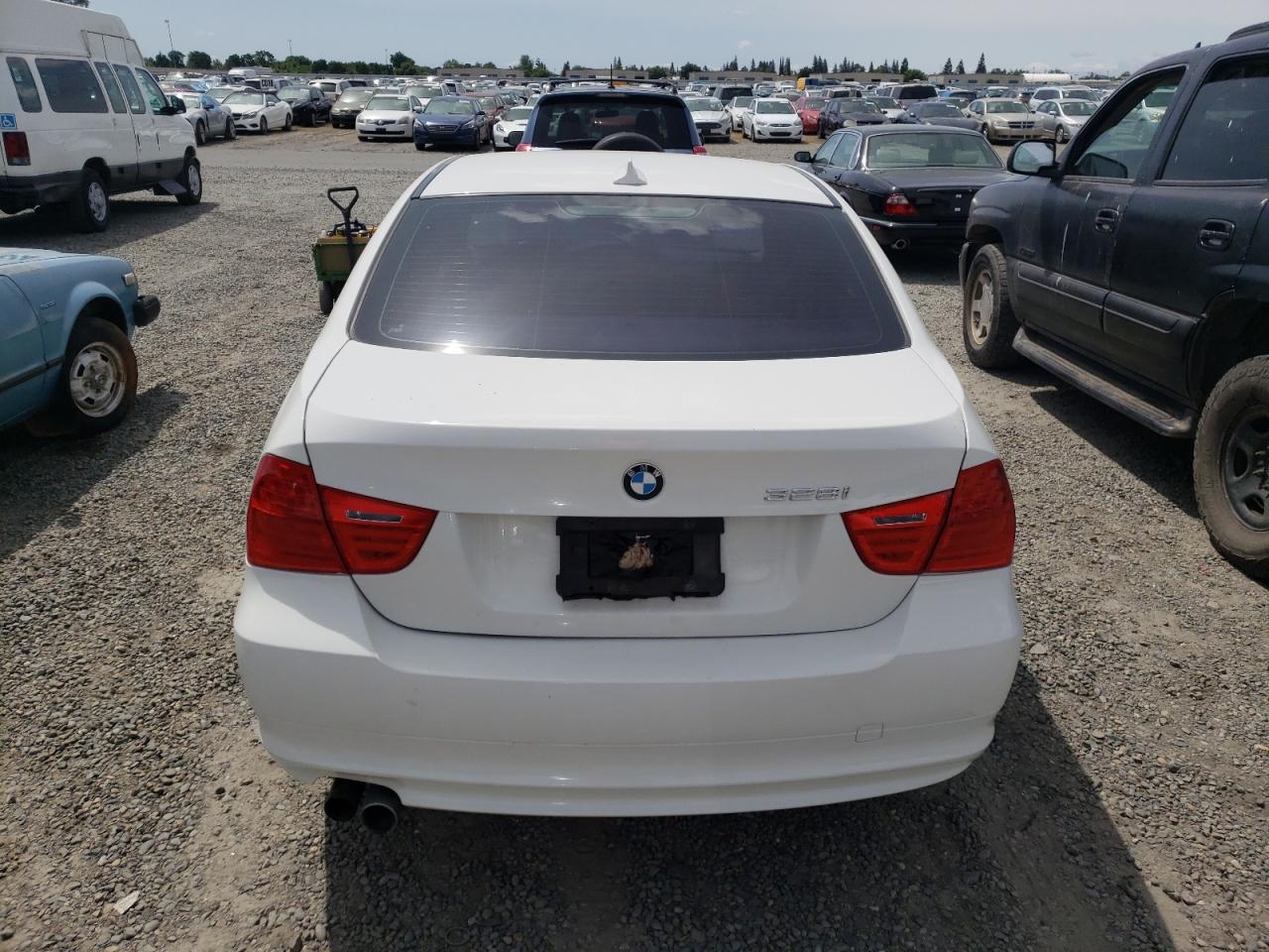 Photo 10 from auction – 2011 BMW 328 I SULE with VIN WBAPH5G53BNM83069