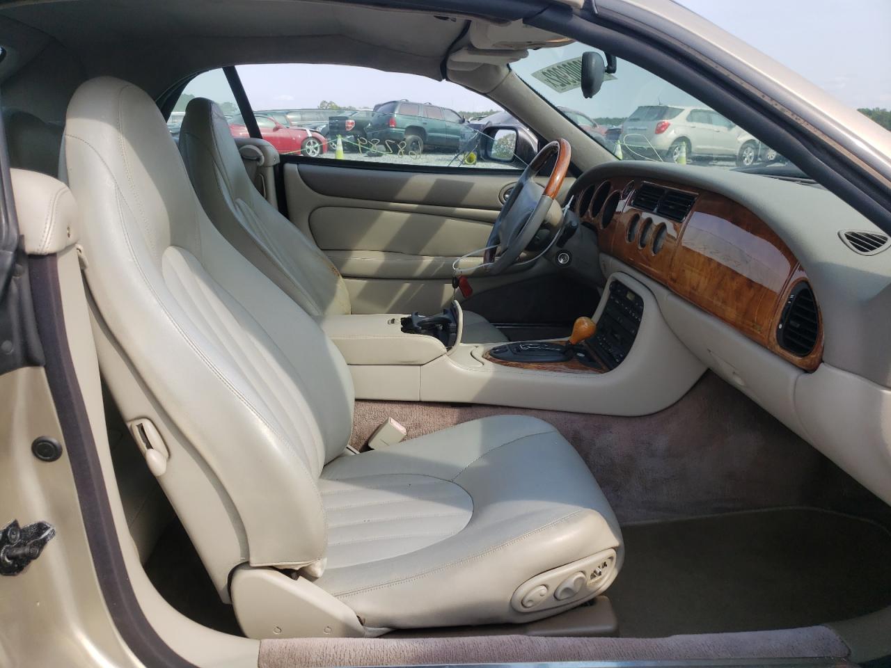 Photo 5 from auction – 1997 JAGUAR XK8 with VIN SAJGX2747VC004598