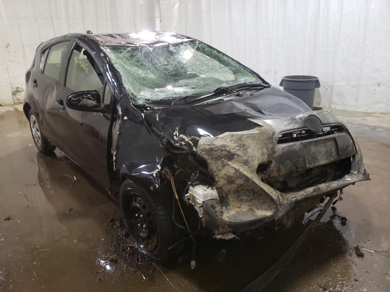 TOYOTA PRIUS C 2016 with VIN JTDKDTB37G1138466 - Photo from auction