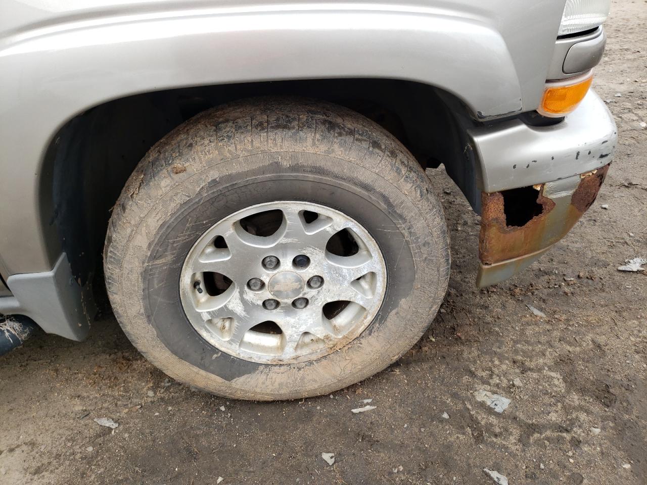 Photo 9 from auction – 2002 CHEVROLET SUBURBAN with VIN 3GNFK16Z82G132509