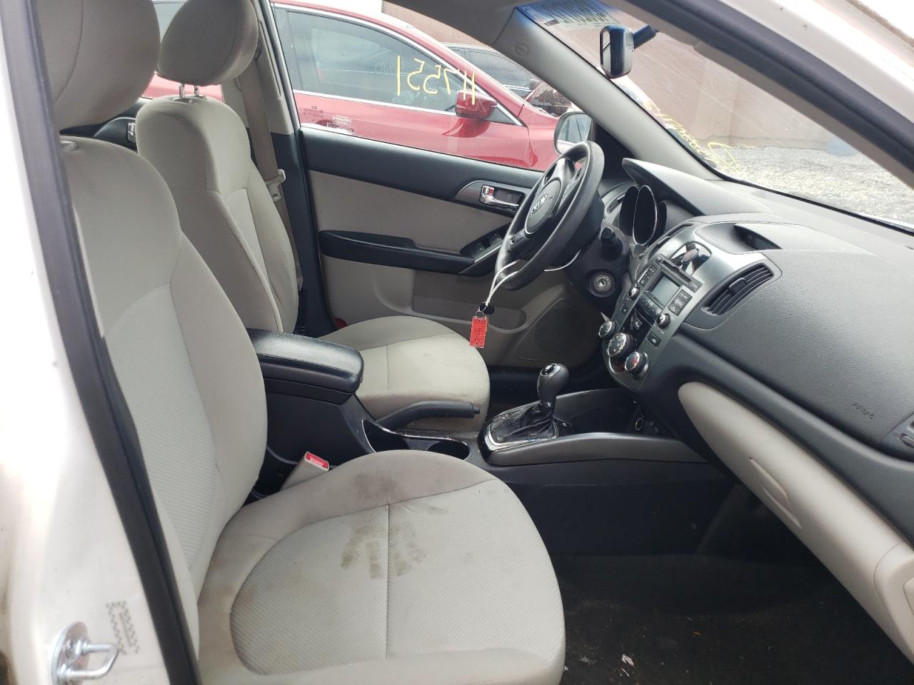 Photo 5 from auction – 2013 KIA FORTE EX with VIN KNAFU4A26D5664539