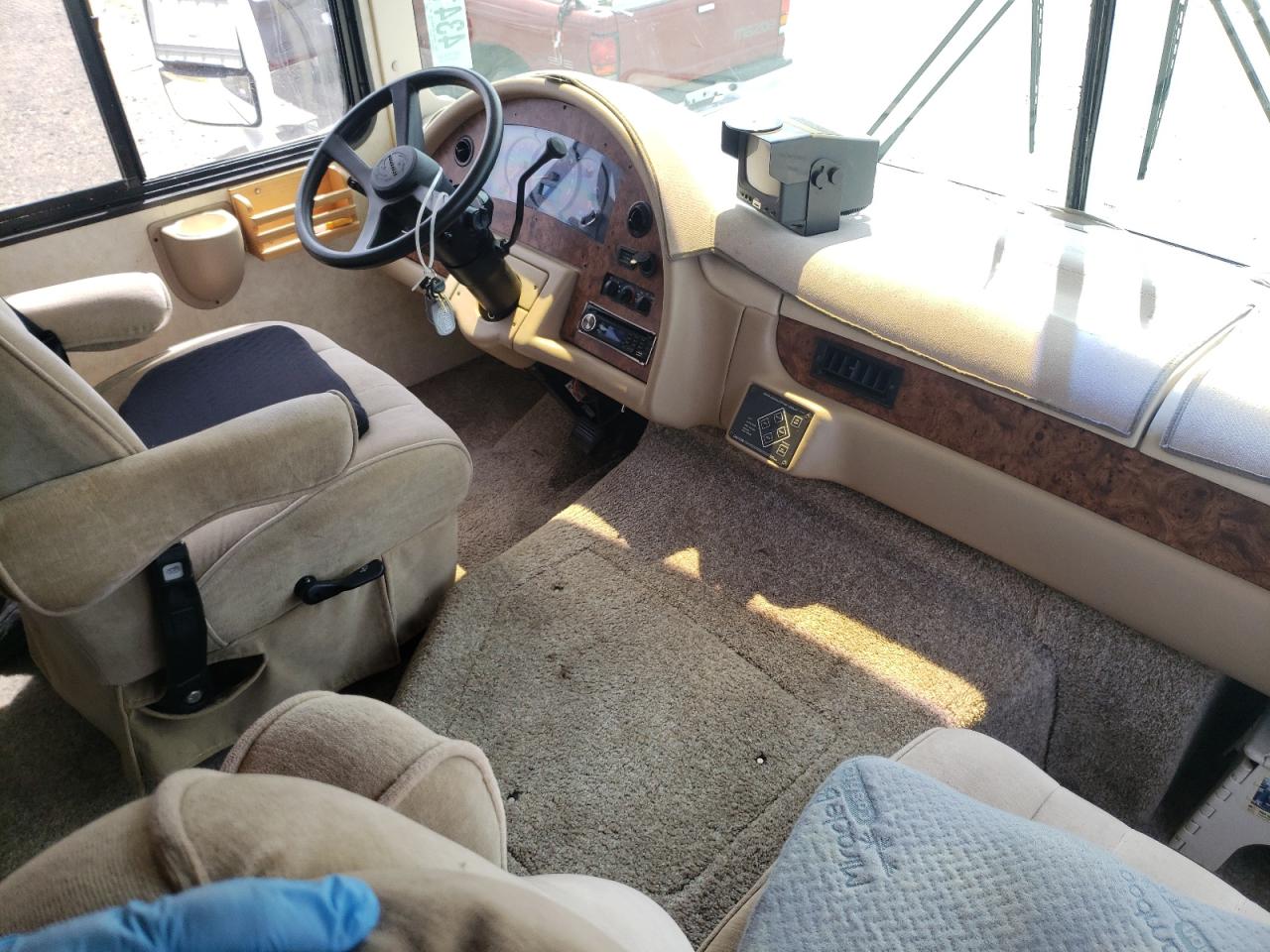Photo 5 from auction – 2005 WORKHORSE CUSTOM CHASSIS MOTORHOME with VIN 5B4LP57G143394658