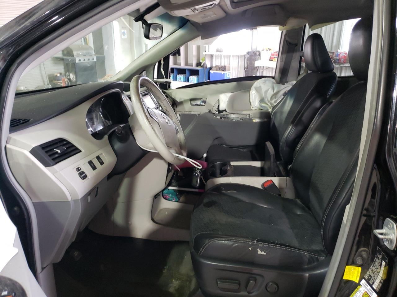 Photo 5 from auction – 2013 TOYOTA SIENNA SPO with VIN 5TDXK3DC5DS291015