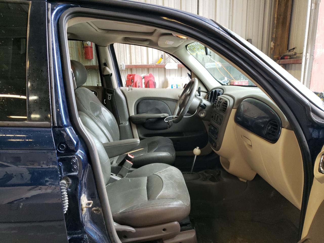 Photo 15 from auction – 2004 CHRYSLER PT CRUISER with VIN 3C8FY68B24T207475