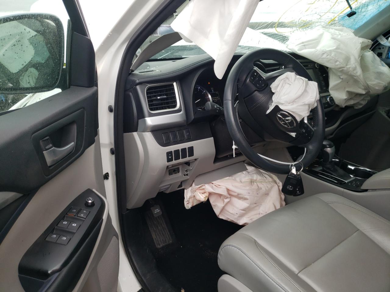 Photo 9 from auction – 2016 TOYOTA HIGHLANDER with VIN 5TDKKRFH4GS143271