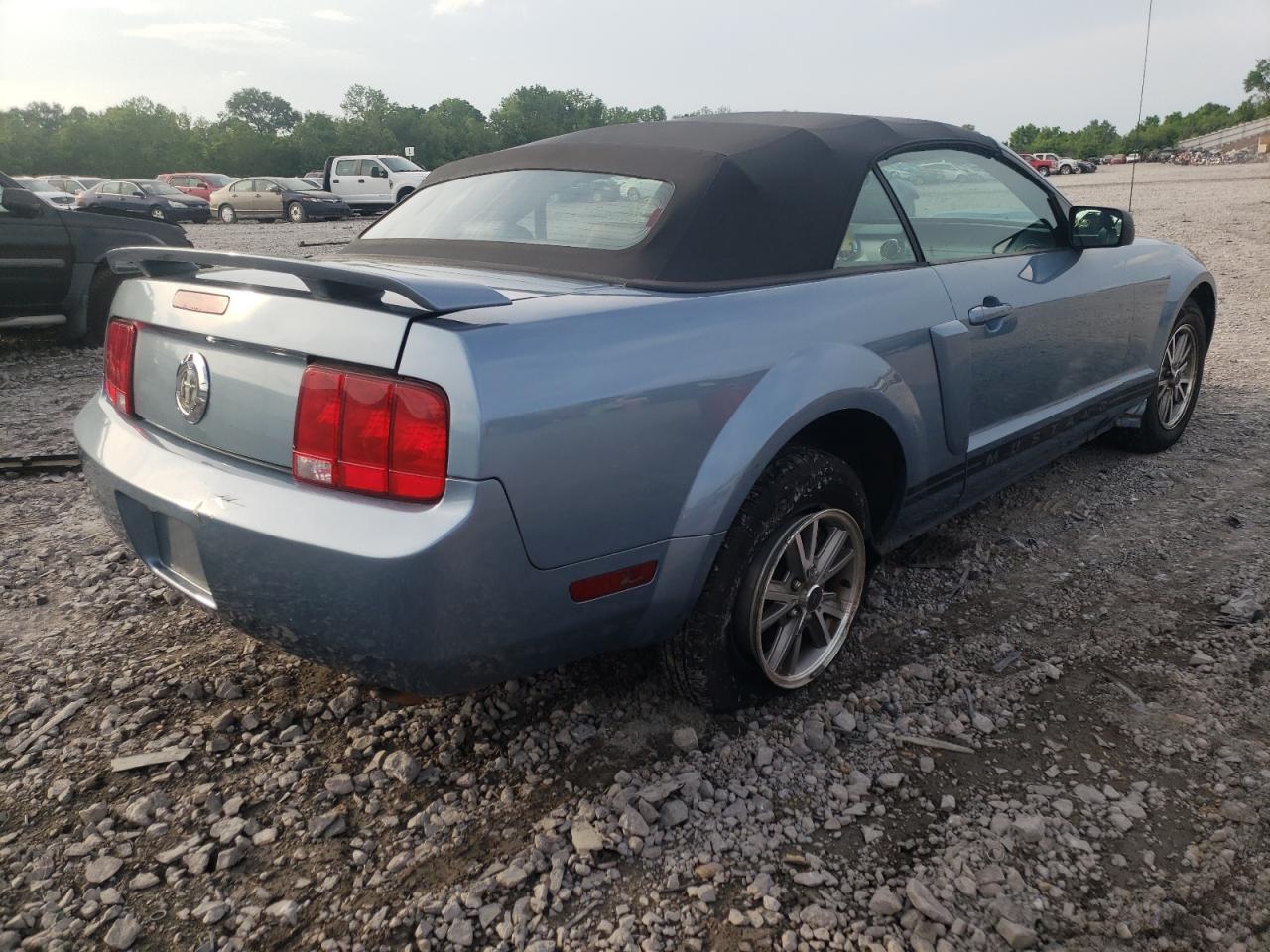 Photo 4 from auction – 2005 FORD MUSTANG with VIN 1ZVHT84N855223473