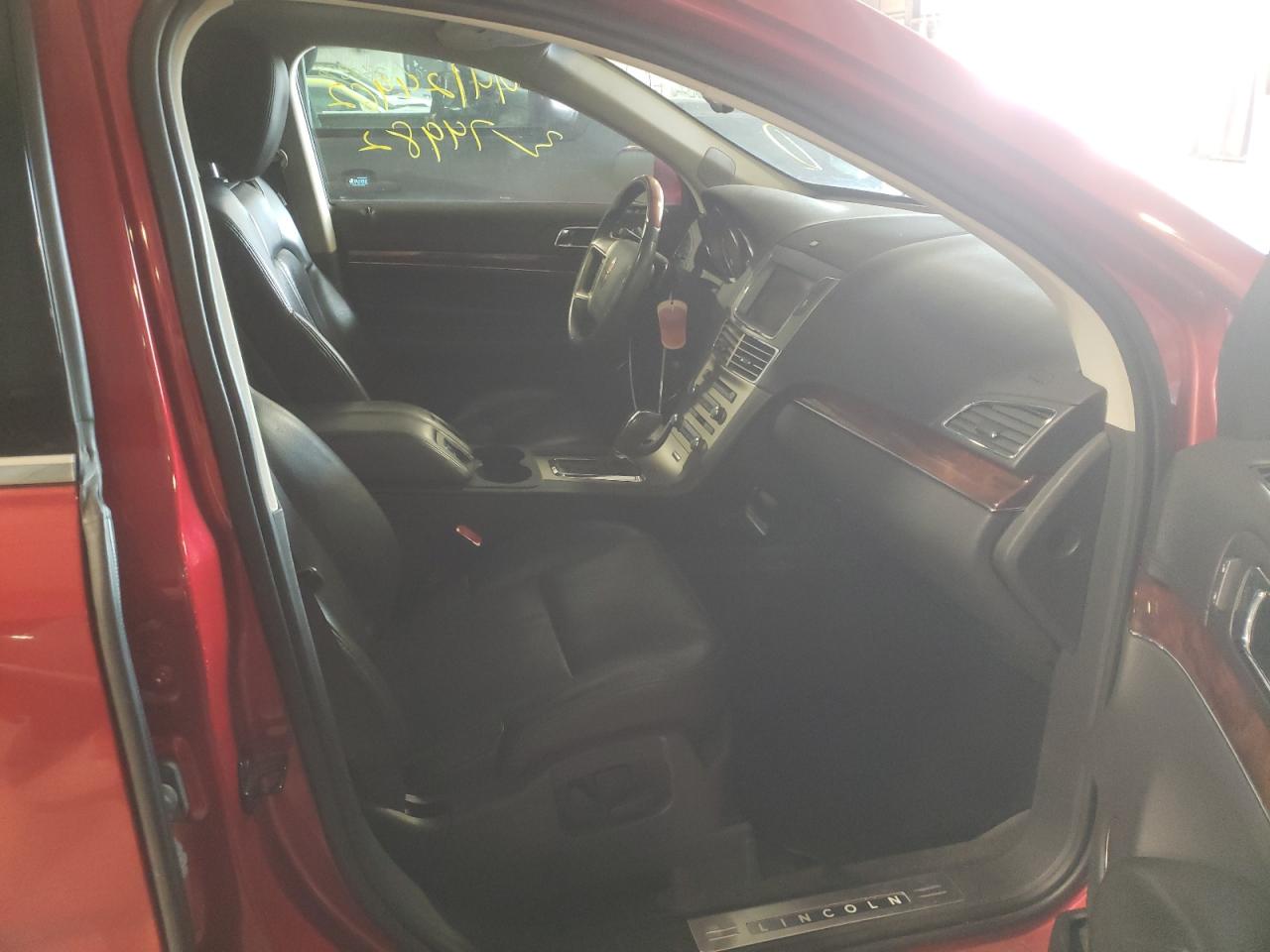 Photo 5 from auction – 2010 LINCOLN MKT with VIN 2LMHJ5AT8ABJ12566