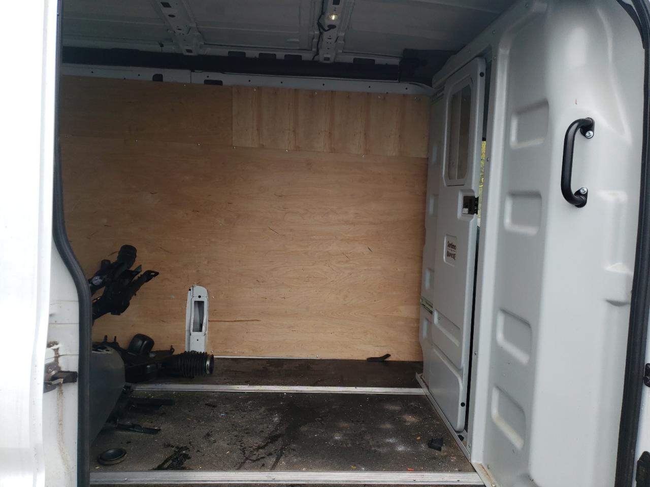 Photo 6 from auction – 2018 FORD TRANSIT T- with VIN 1FTYR2CM8JKA24071