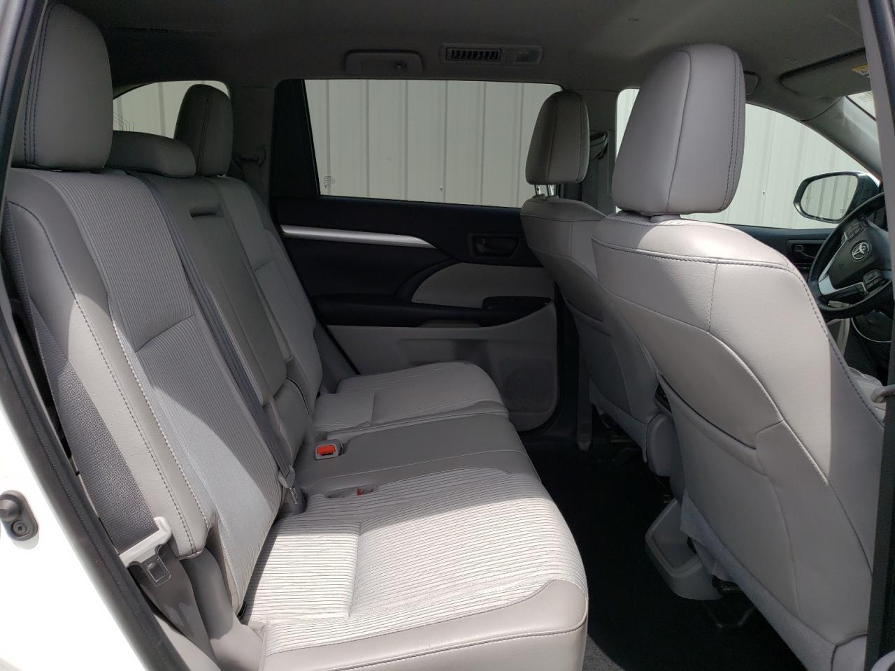 Photo 6 from auction – 2019 TOYOTA HIGHLANDER with VIN 5TDBZRFH1KS969564