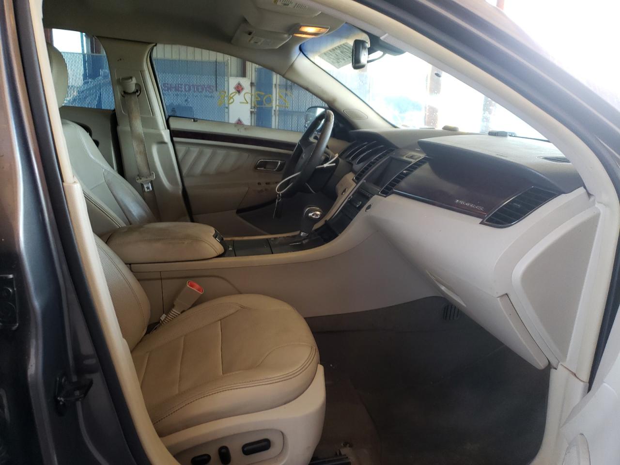 Photo 5 from auction – 2011 FORD TAURUS LIM with VIN 1FAHP2FW5BG133696
