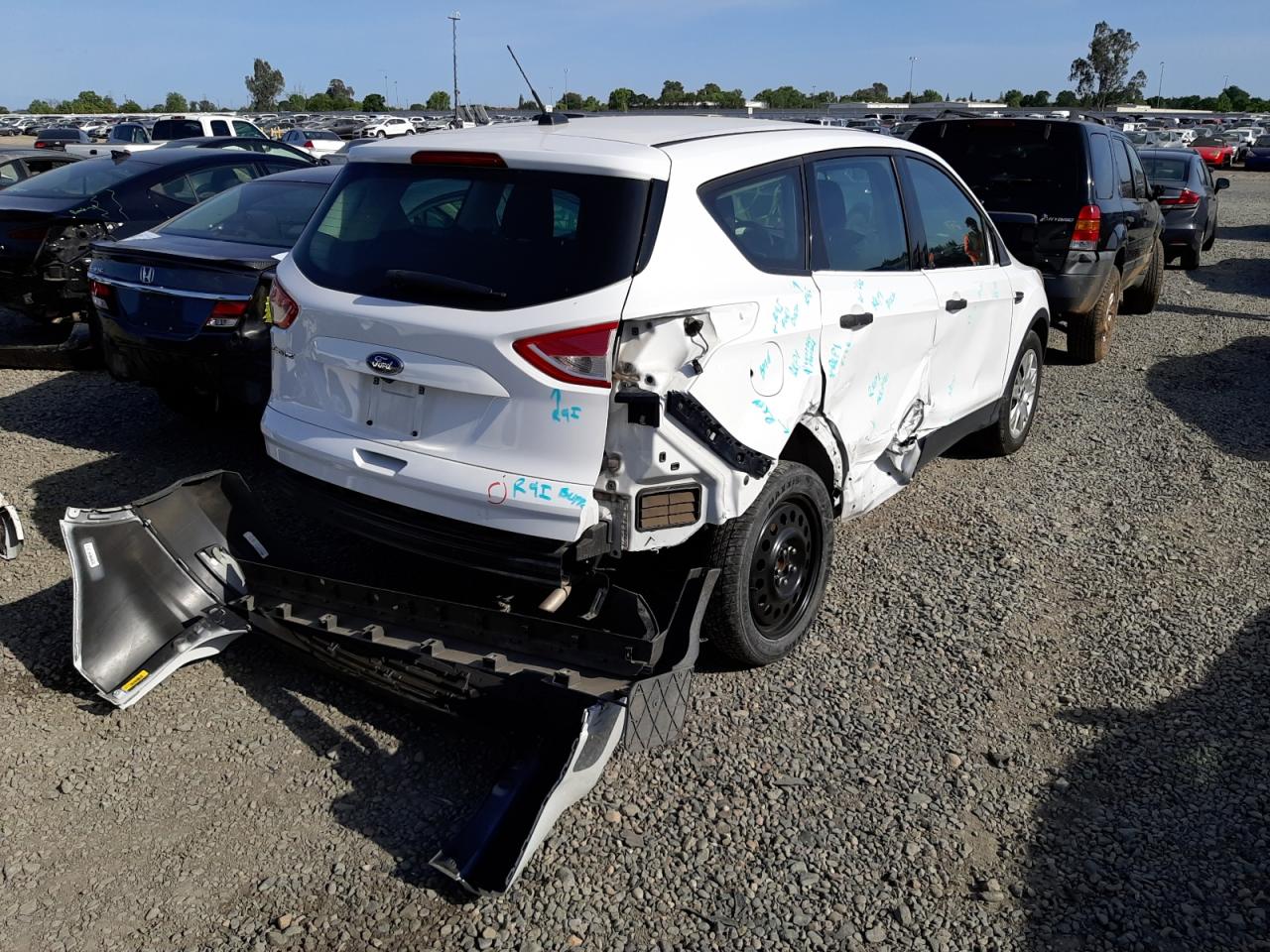 Photo 4 from auction – 2016 FORD ESCAPE S with VIN 1FMCU0F74GUC44383