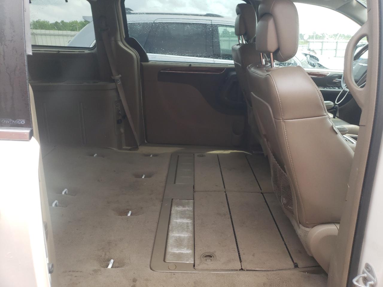 Photo 6 from auction – 2012 CHRYSLER TOWN & COU with VIN 2C4RC1GG8CR121313