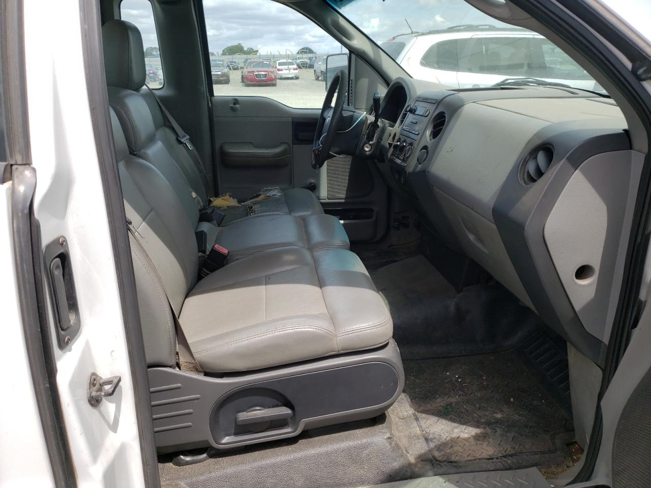 Photo 5 from auction – 2006 FORD F150 with VIN 1FTRF12286KD29164