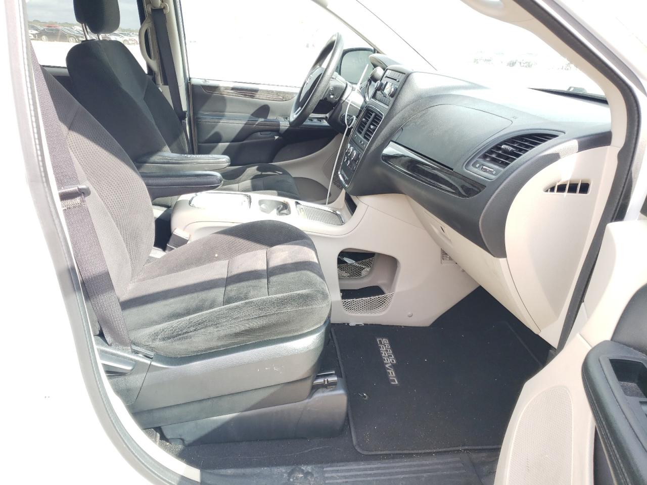 Photo 5 from auction – 2016 DODGE GRAND CARA with VIN 2C4RDGCG4GR380344