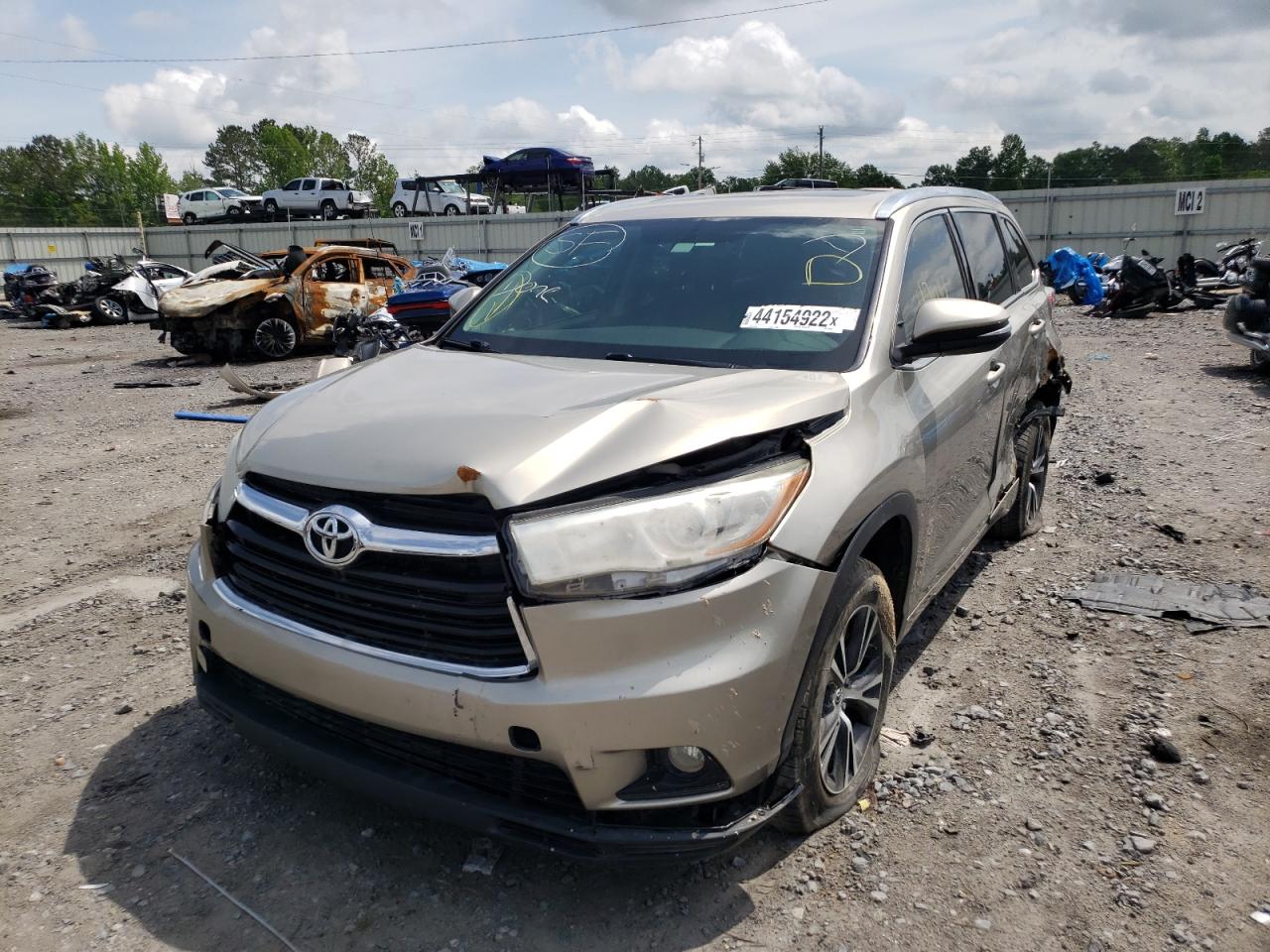 Photo 2 from auction – 2016 TOYOTA HIGHLANDER with VIN 5TDKKRFH5GS142145