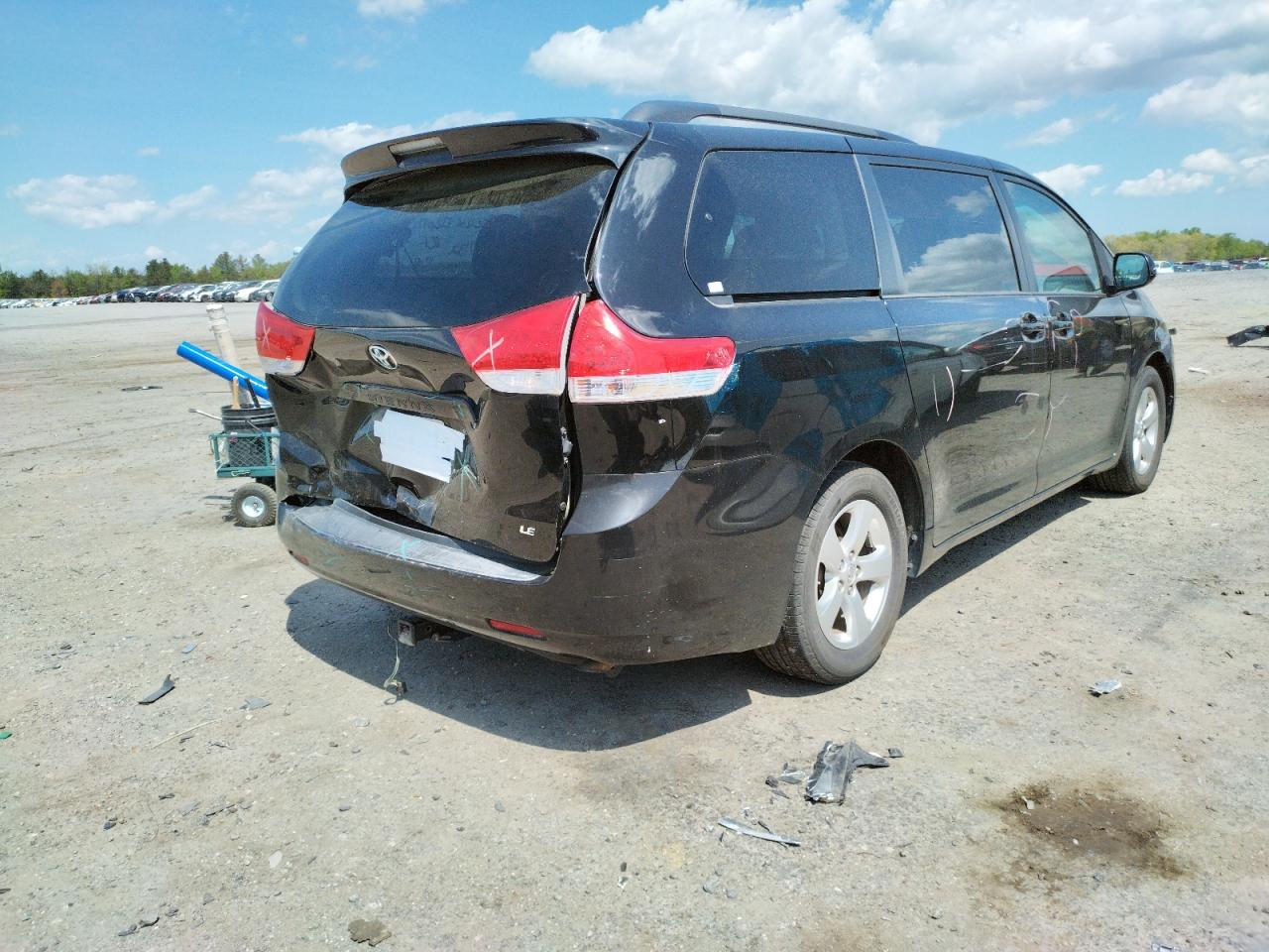 Photo 4 from auction – 2013 TOYOTA SIENNA LE with VIN 5TDKK3DC3DS355370