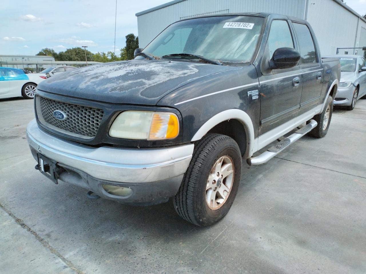 Photo 2 from auction – 2002 FORD F150 SUPER with VIN 1FTRW08L12KC97873