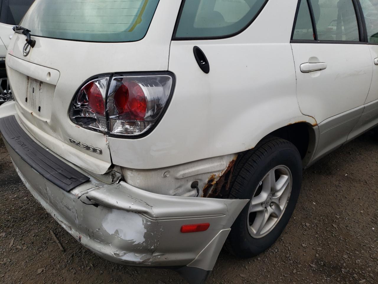 Photo 9 from auction – 2001 LEXUS RX 300 with VIN JTJHF10U210226727