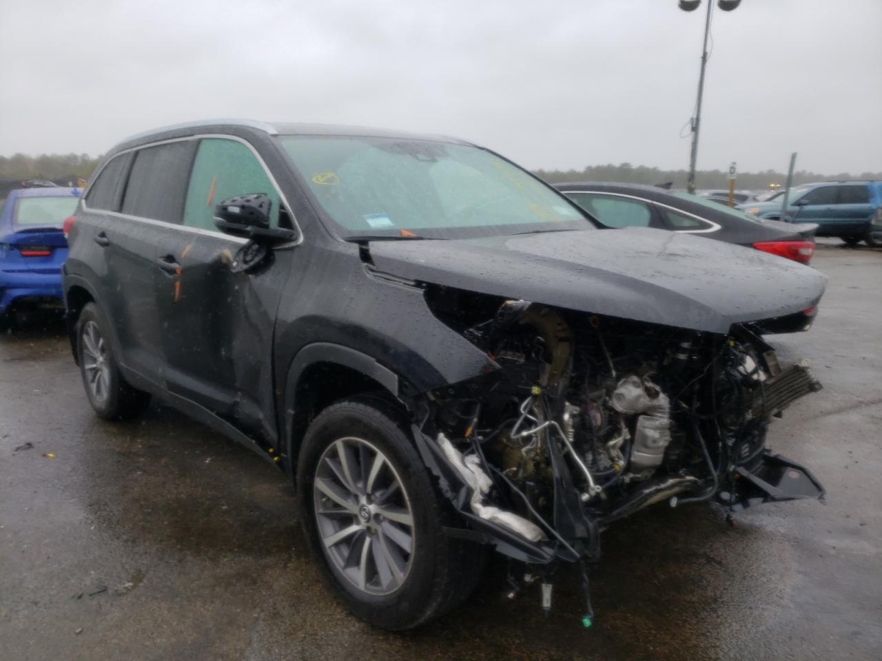 TOYOTA HIGHLANDER 2019 with VIN 5TDJZRFH8KS589536 - Photo from auction