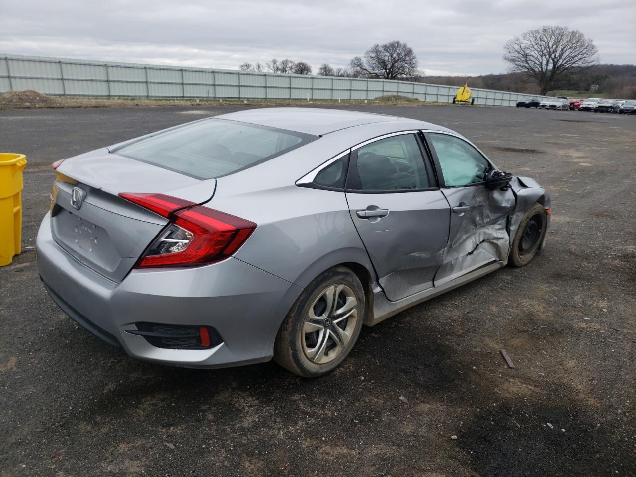 Photo 4 from auction – 2018 HONDA CIVIC LX with VIN 19XFC2F52JE021537