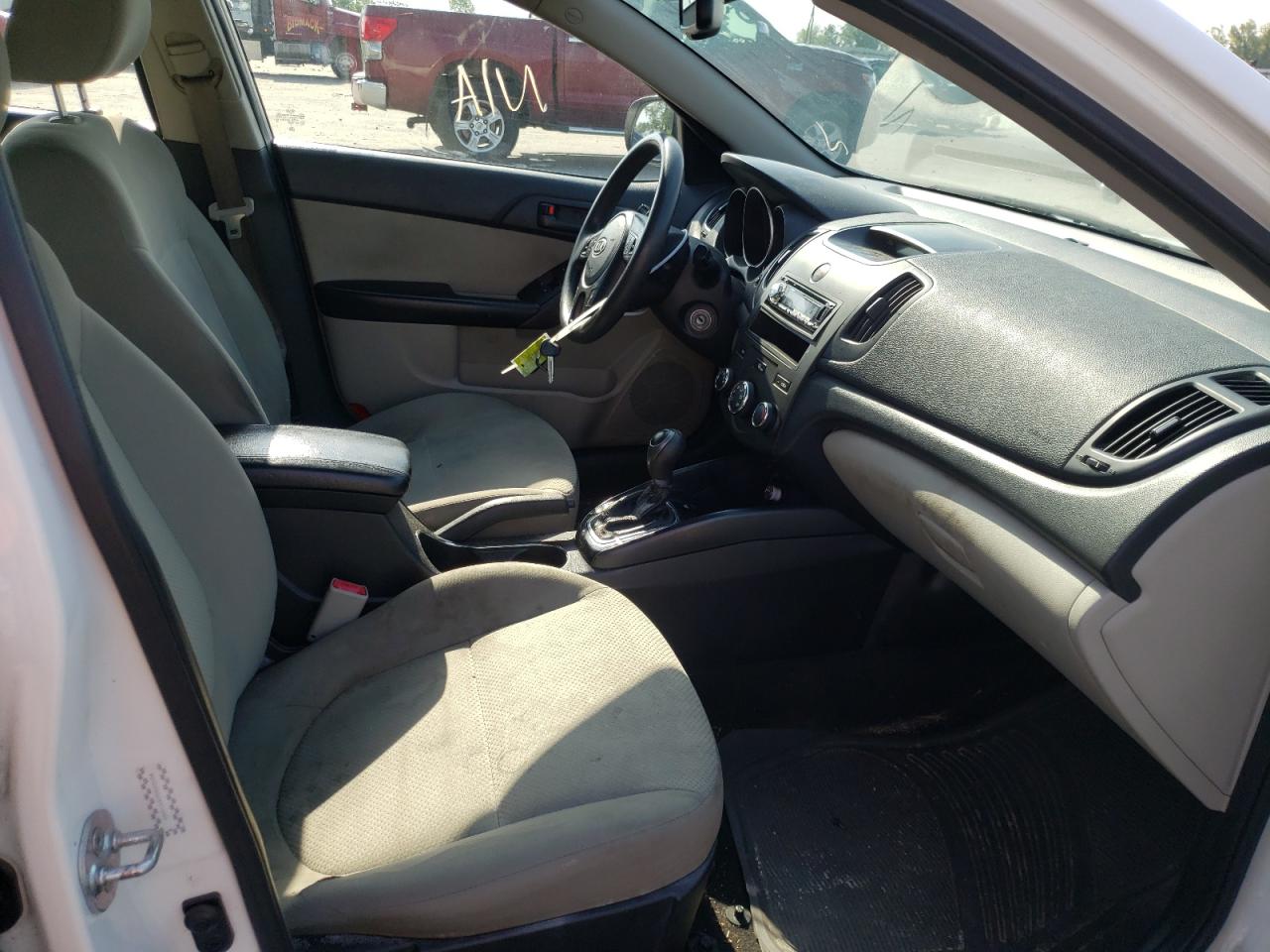 Photo 5 from auction – 2011 KIA FORTE EX with VIN KNAFU5A23B5435044