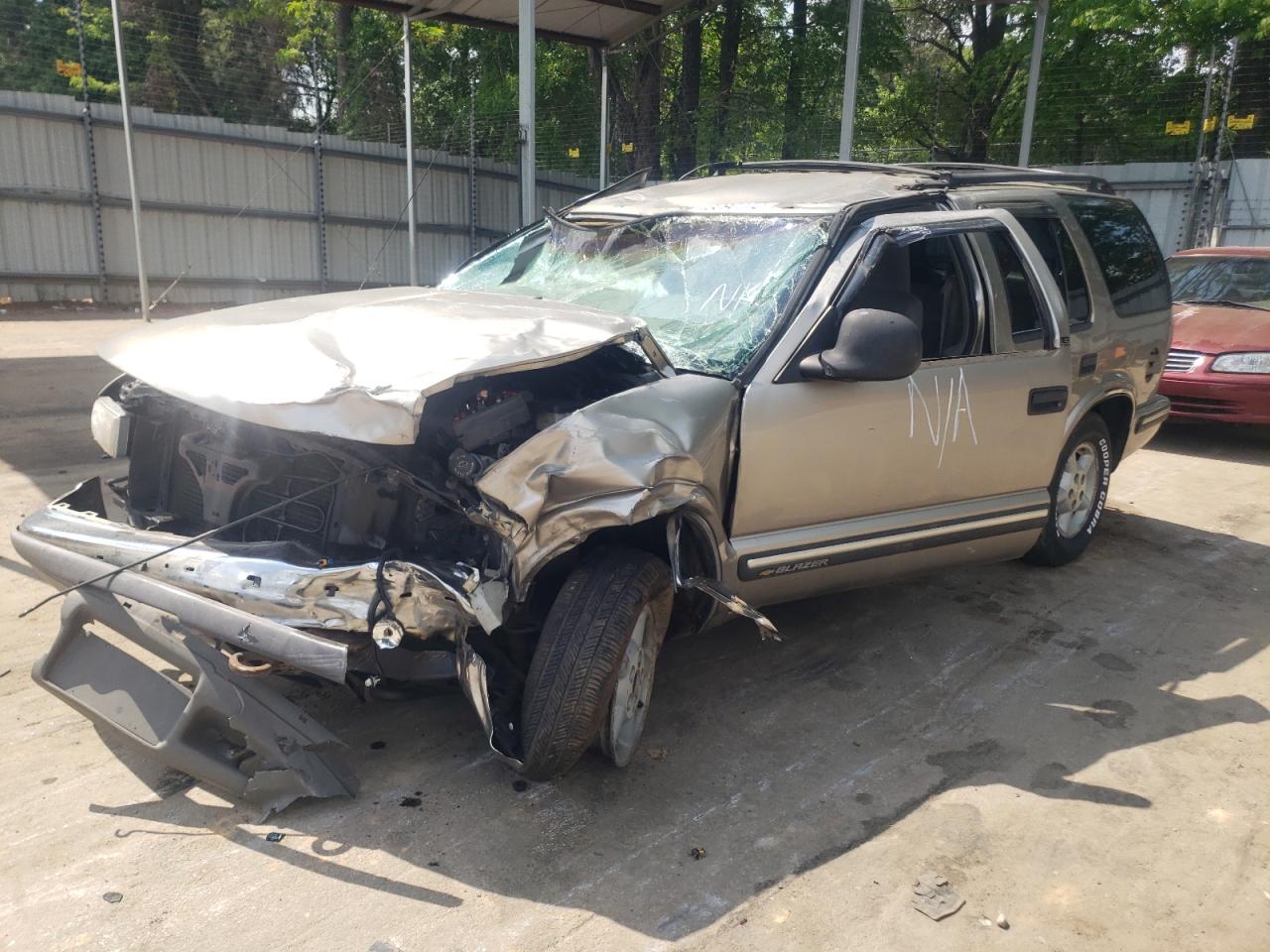 Photo 2 from auction – 1998 CHEVROLET BLAZER with VIN 1GNDT13W9W2297210