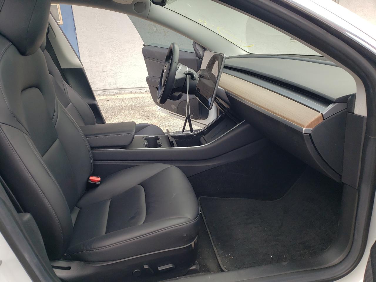 Photo 5 from auction – 2018 TESLA MODEL 3 with VIN 5YJ3E1EA0JF039101