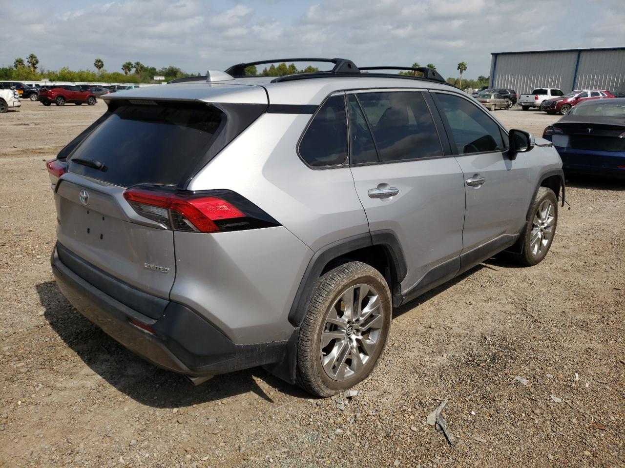 Photo 17 from auction – 2019 TOYOTA RAV4 LIMIT with VIN 2T3Y1RFV9KW022777