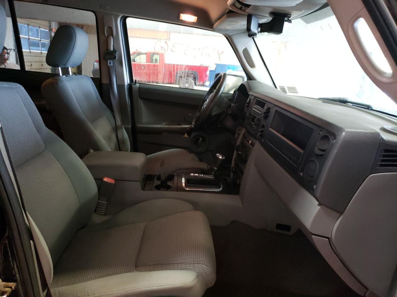 Photo 5 from auction – 2006 JEEP COMMANDER with VIN 1J8HG48K46C304203