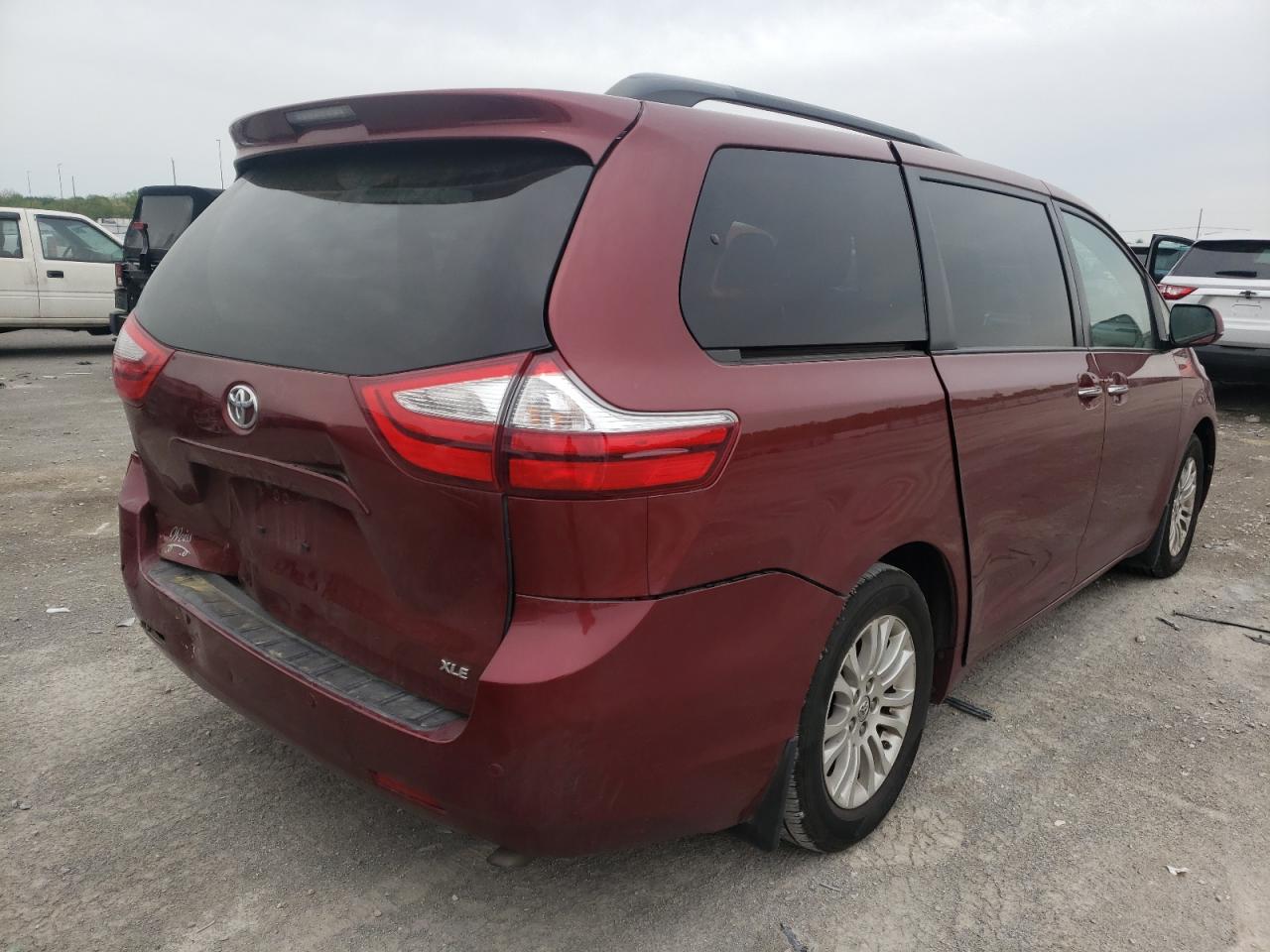 Photo 4 from auction – 2015 TOYOTA SIENNA XLE with VIN 5TDYK3DC5FS652296