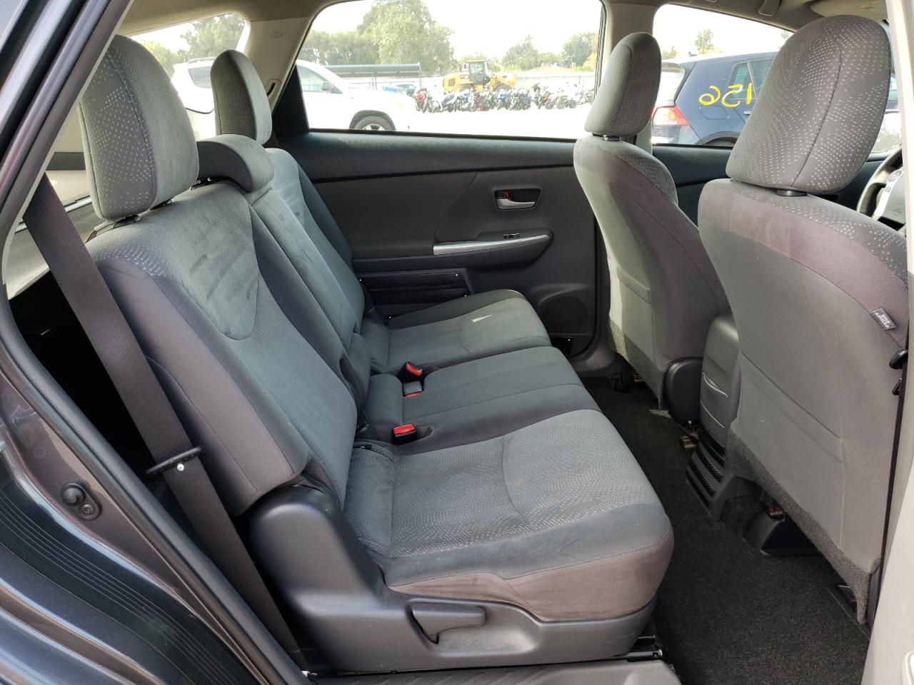Photo 6 from auction – 2013 TOYOTA PRIUS V with VIN JTDZN3EU5D3231082